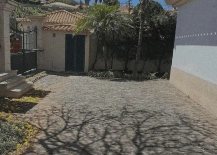 House Pilar Close To *