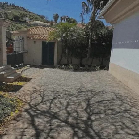 House Pilar Close To *